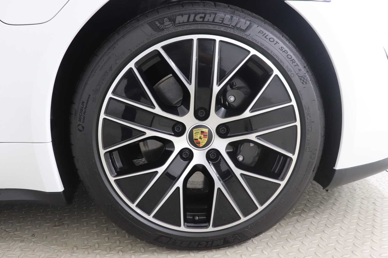 Porsche Taycan 2024