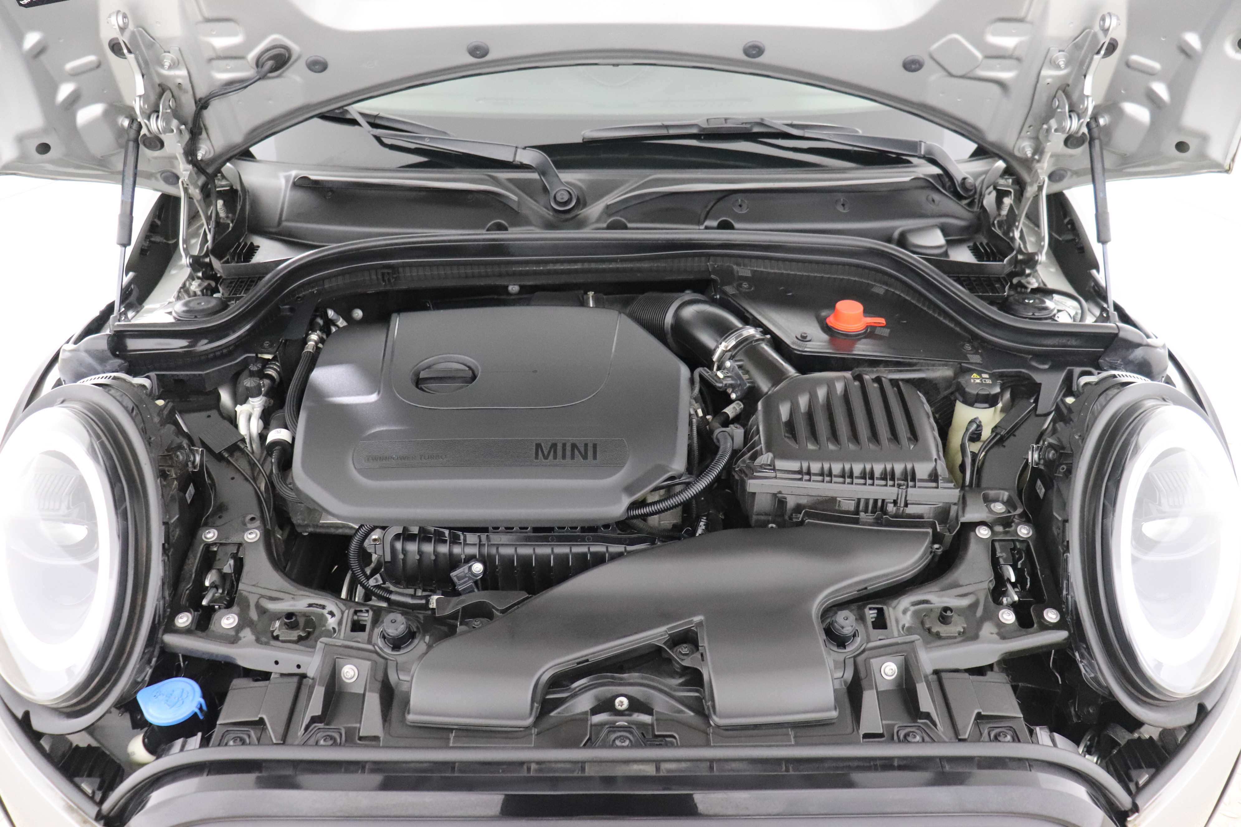 Mini Hatch 2024
