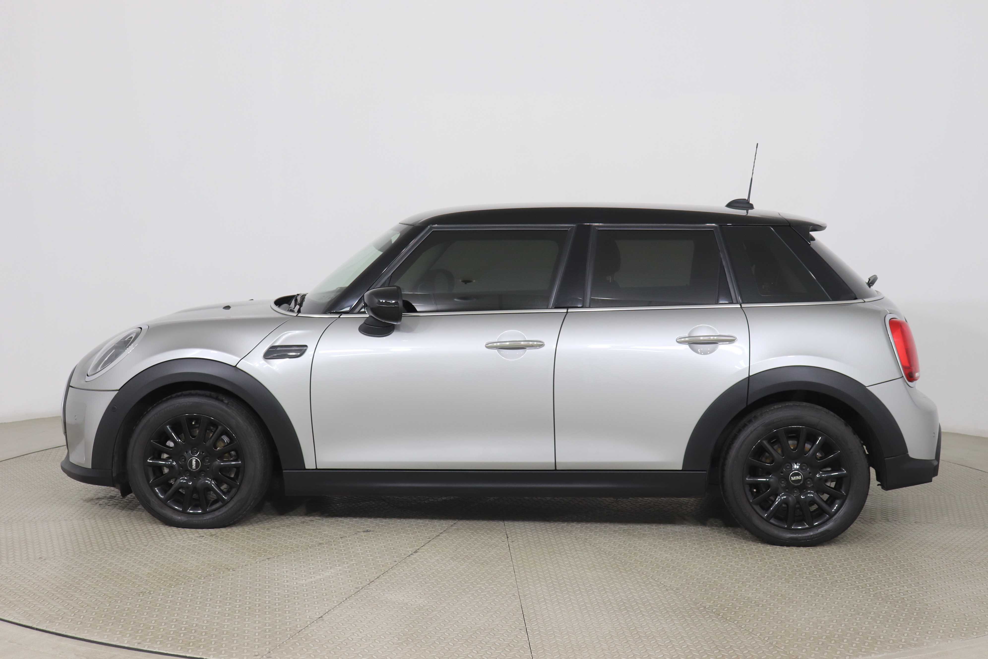 Mini Hatch 2024