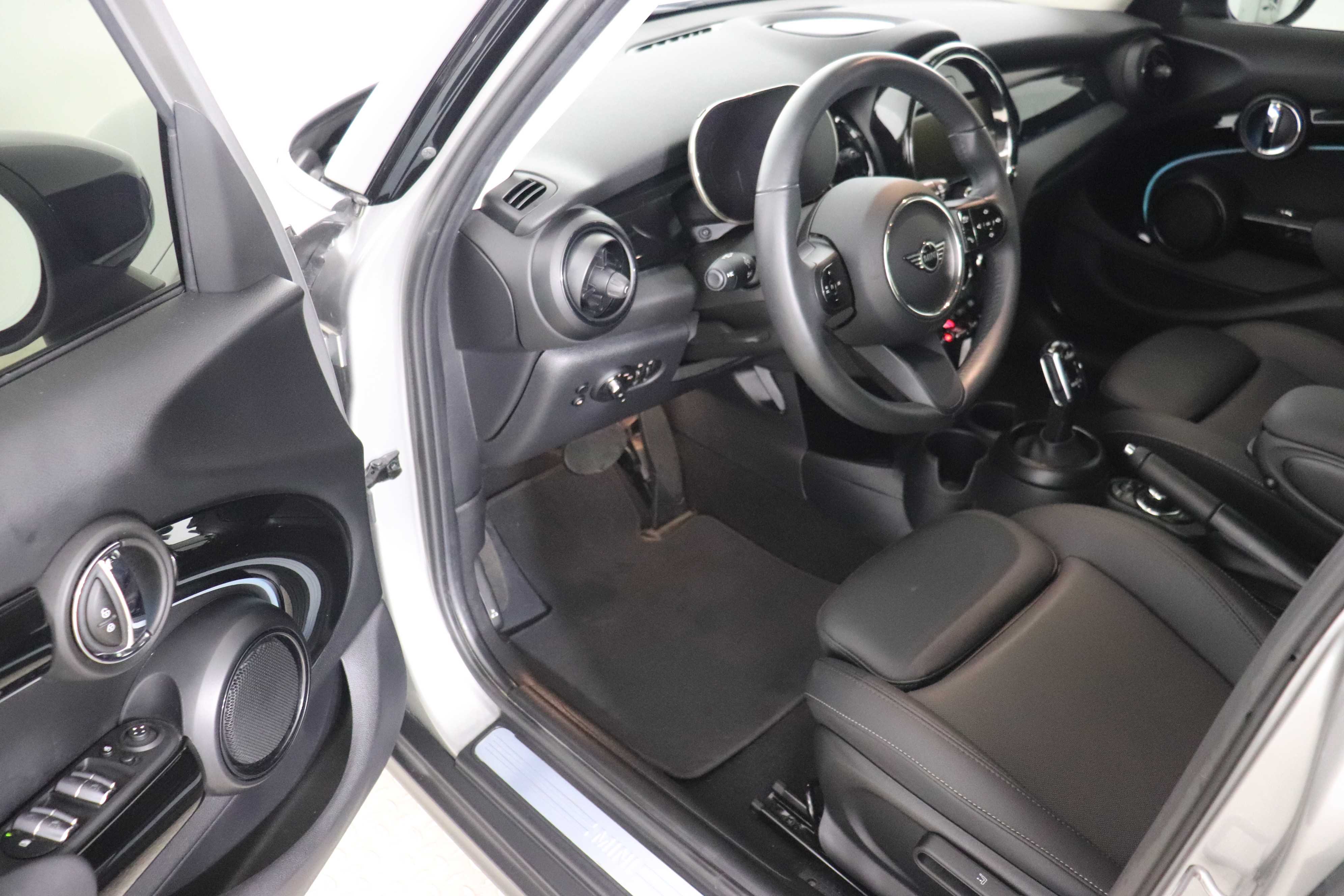 Mini Hatch 2024