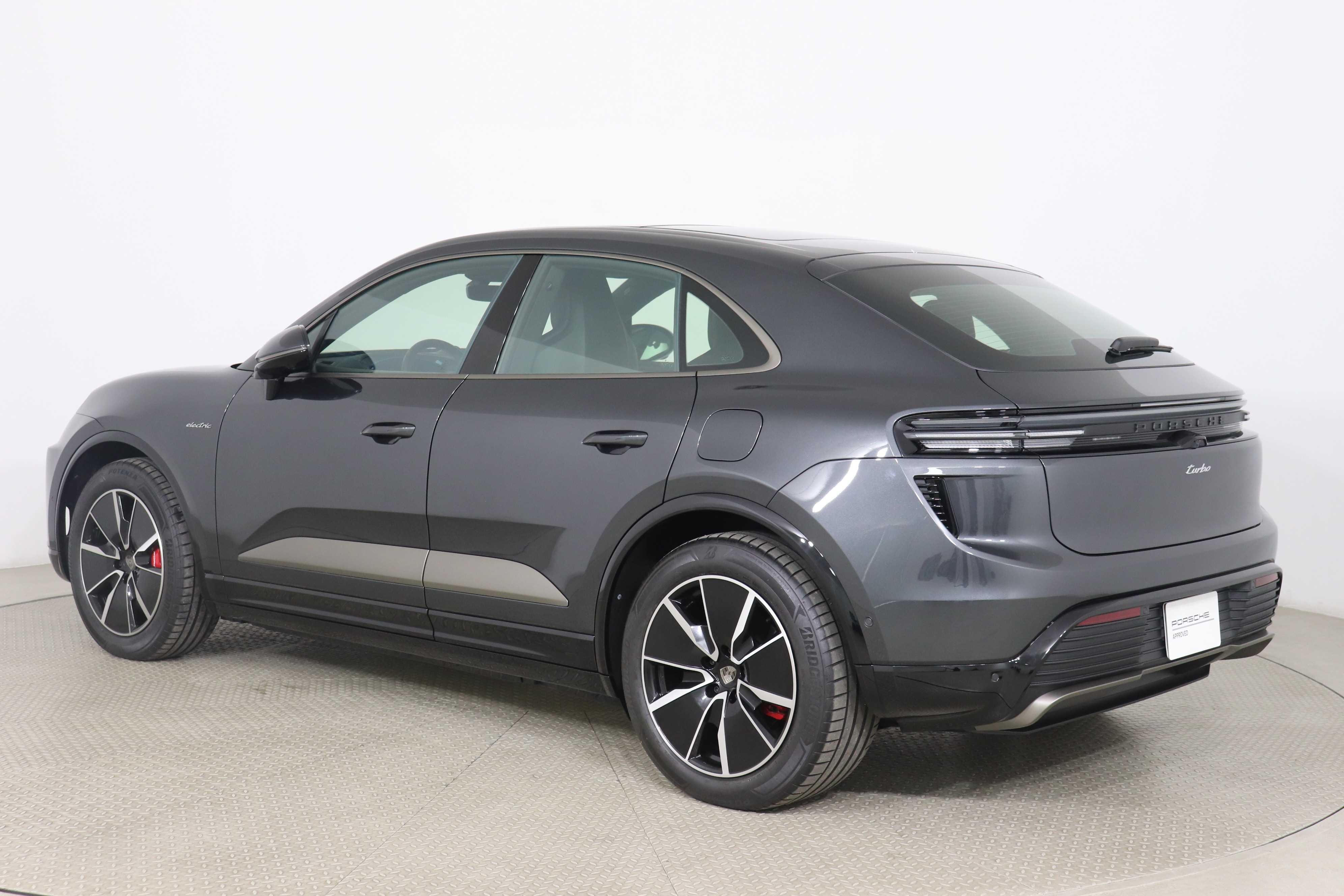 Porsche Macan - One Macan