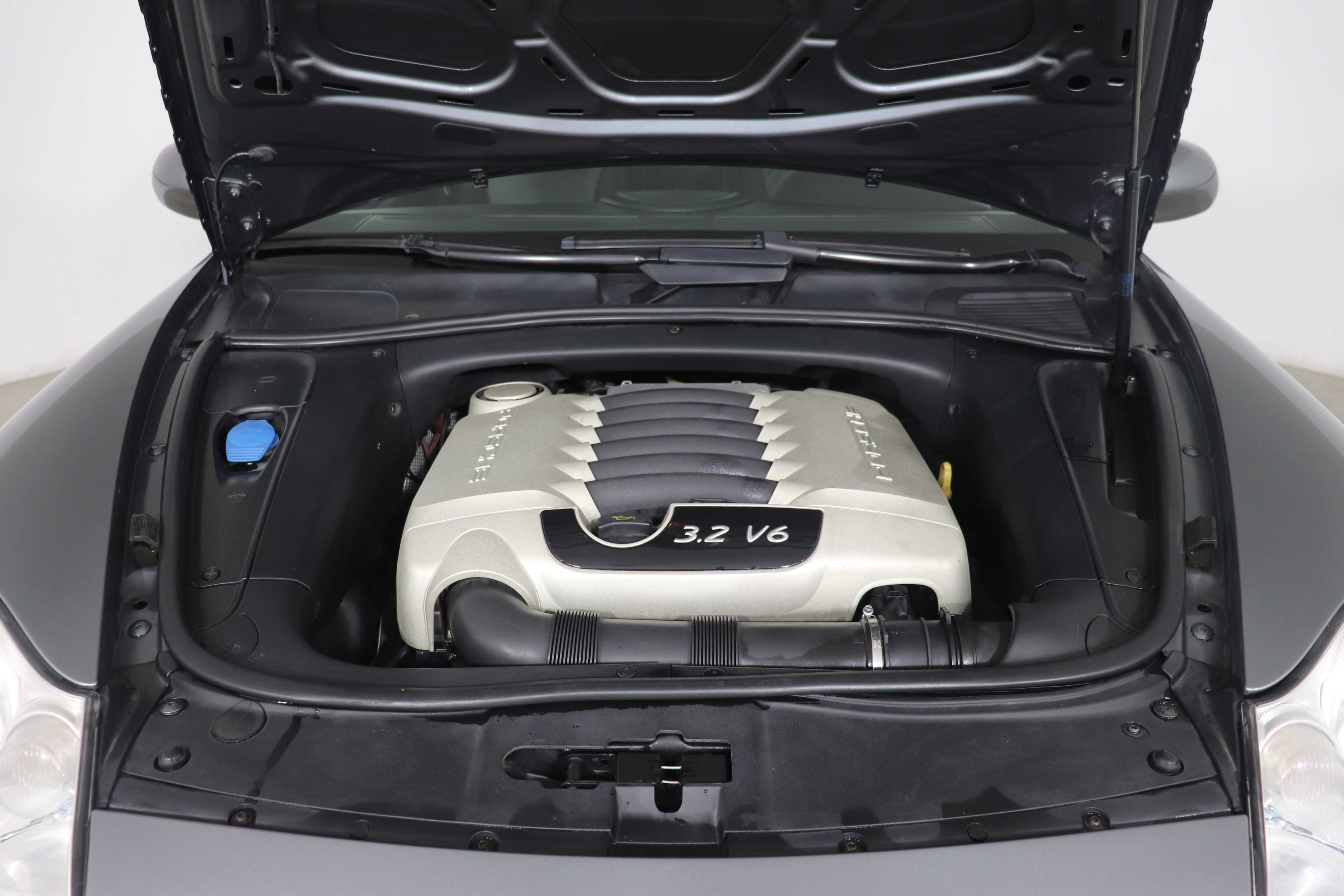 Porsche Cayenne 2005