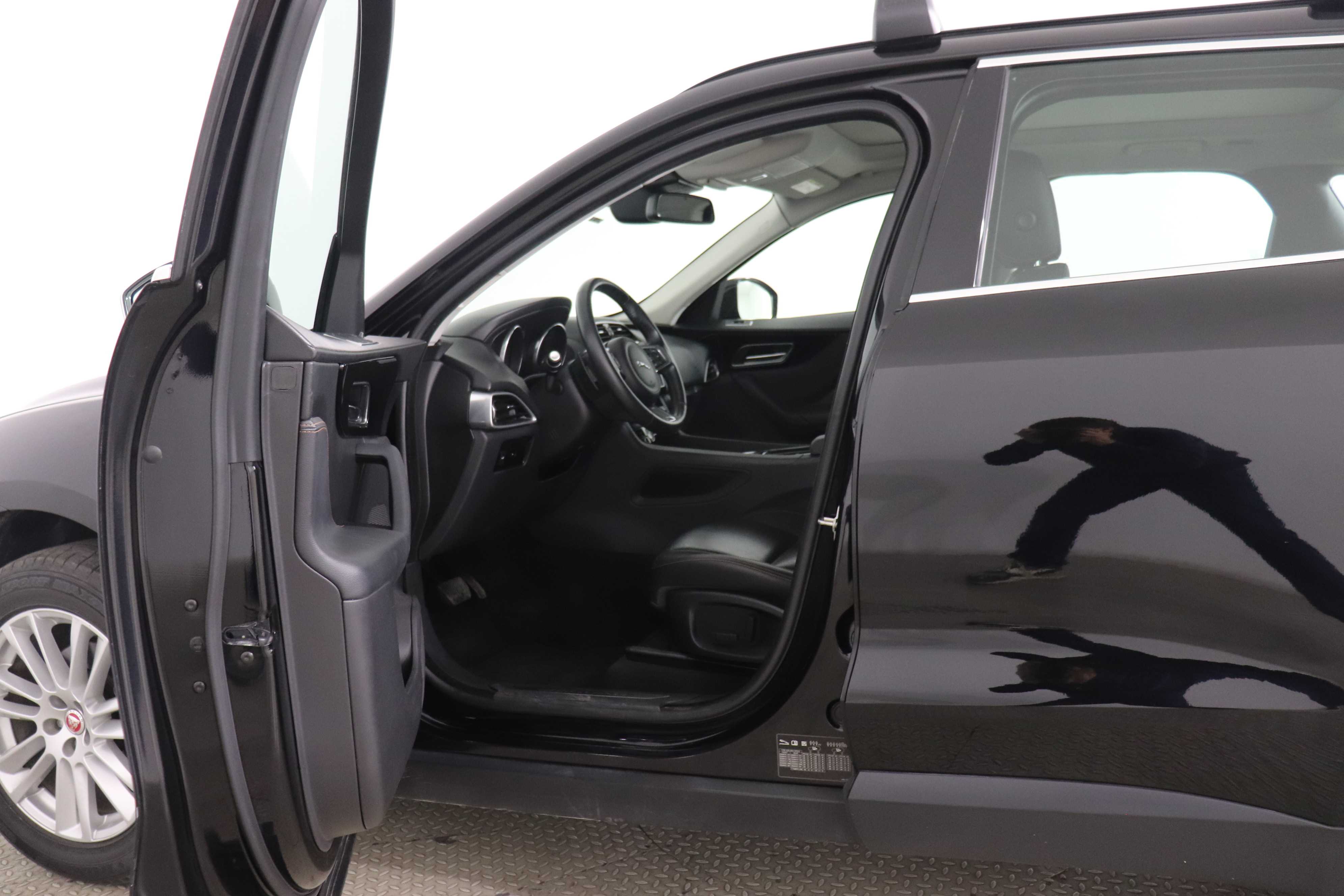 Jaguar F-Pace - One F-Pace