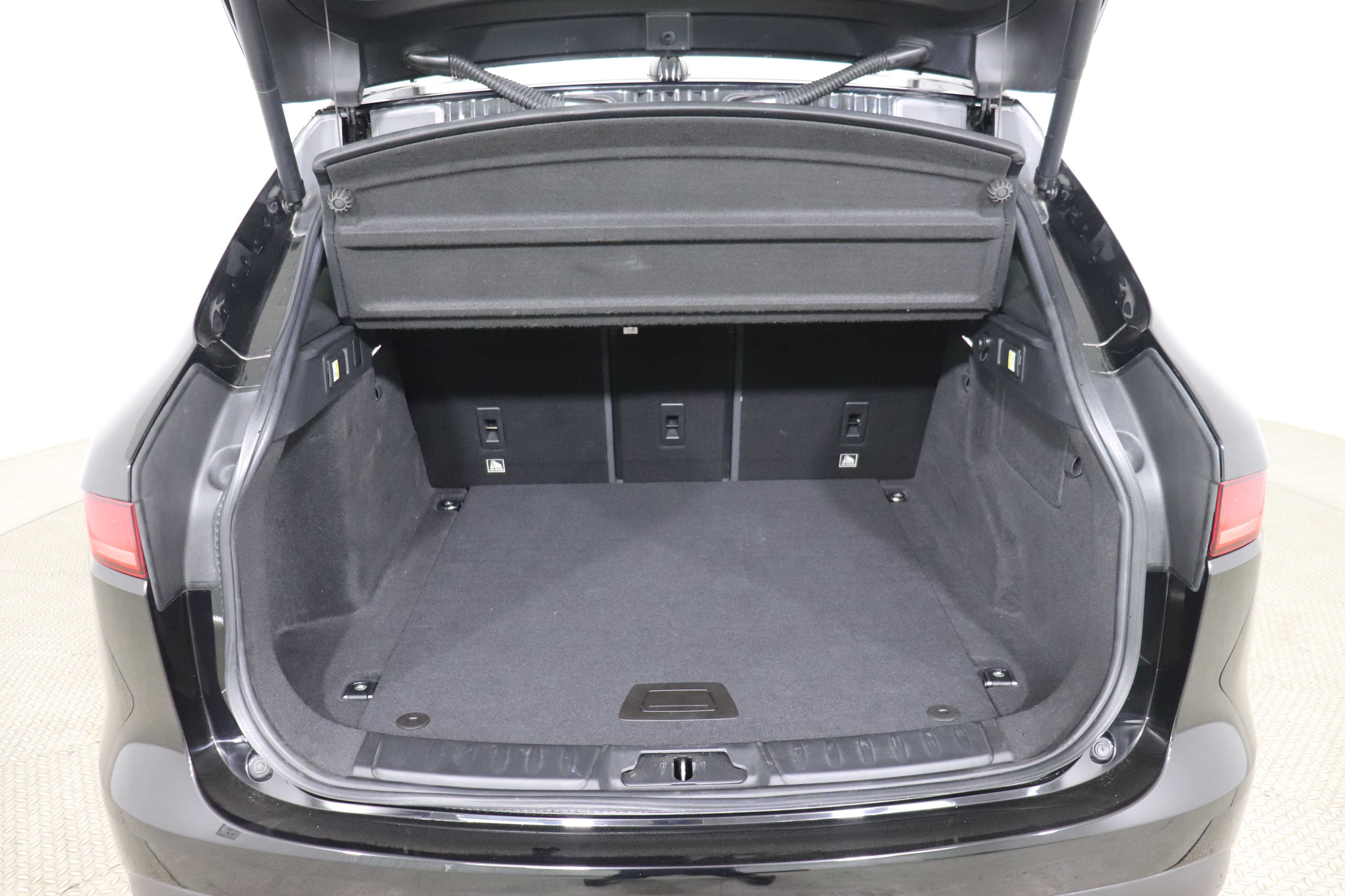 Jaguar F-Pace - One F-Pace