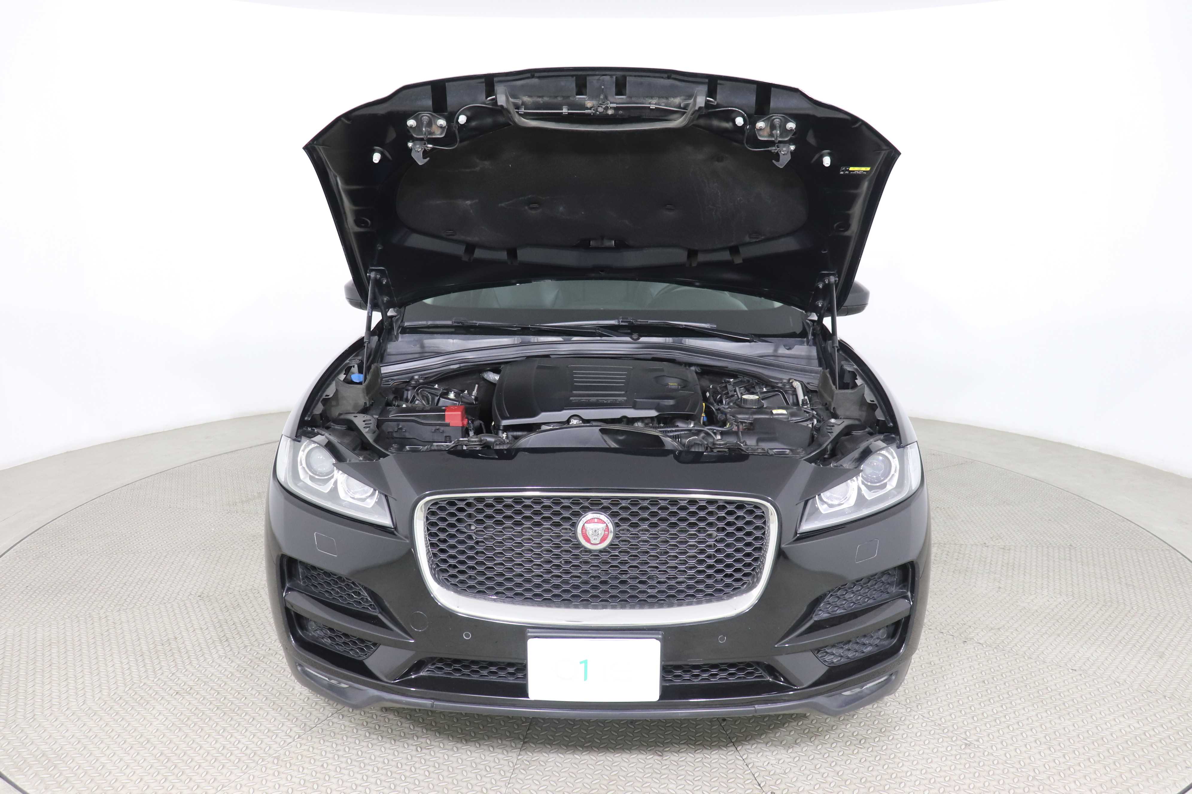 Jaguar F-Pace - One F-Pace