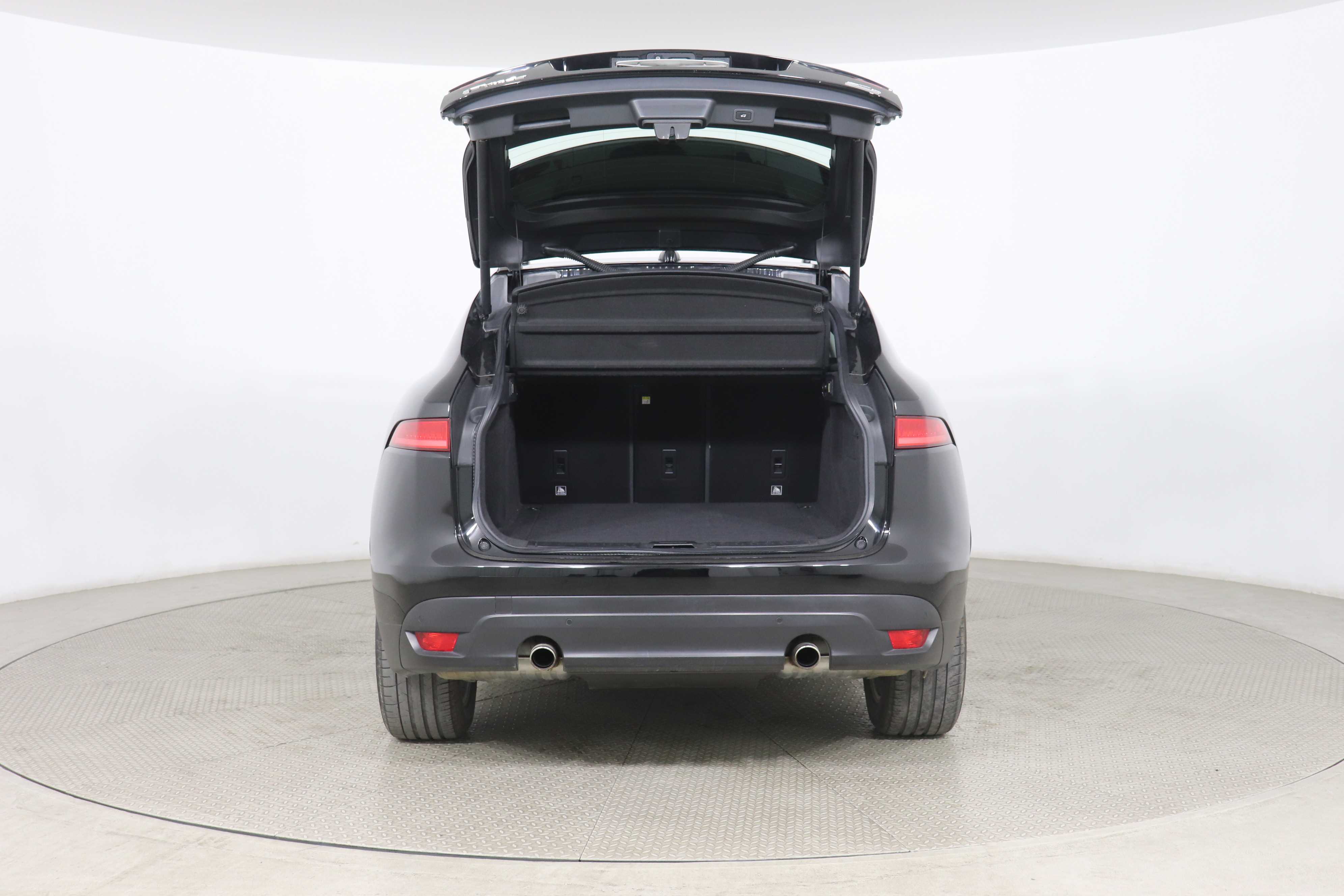 Jaguar F-Pace - One F-Pace