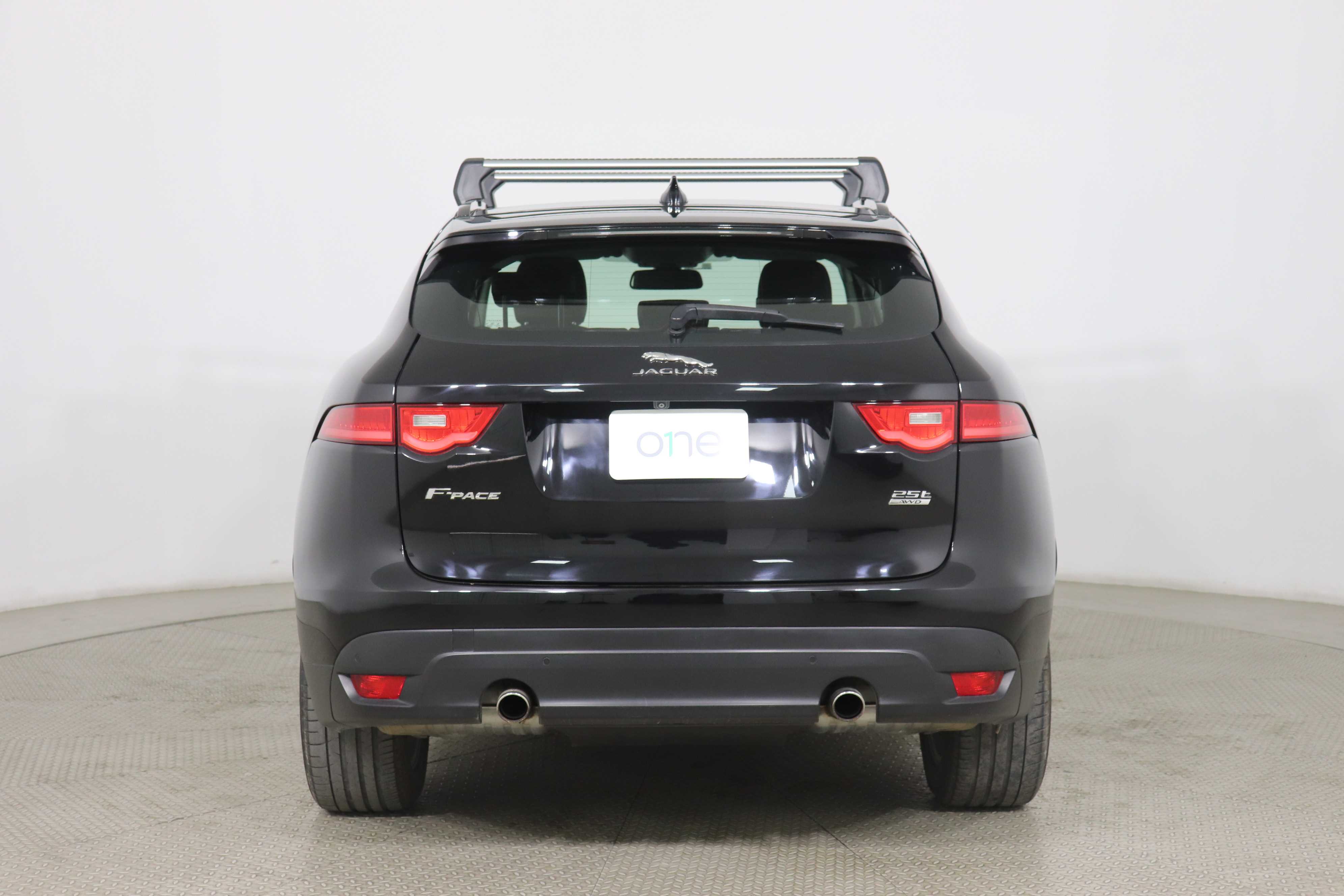 Jaguar F-Pace - One F-Pace