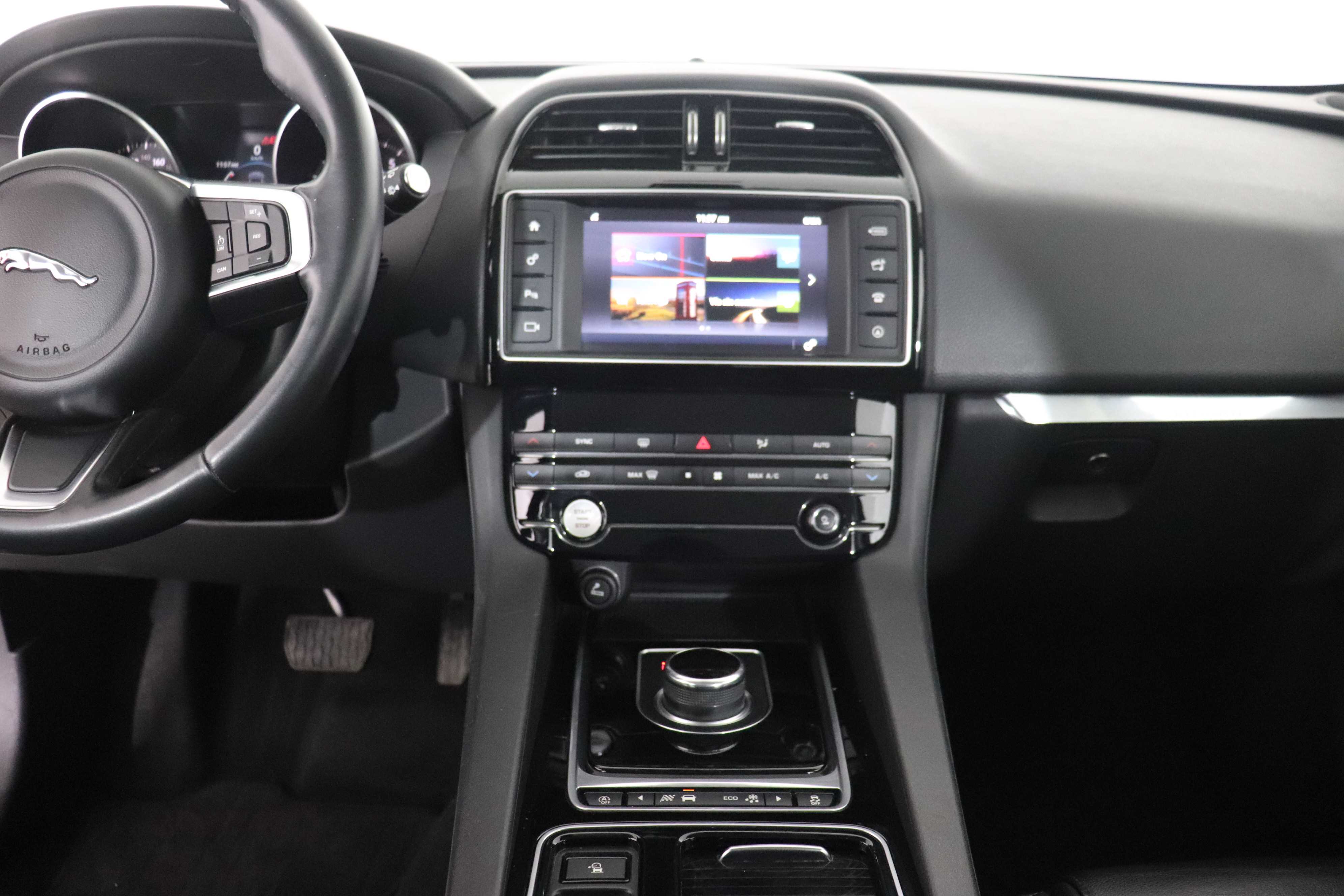 Jaguar F-Pace - One F-Pace