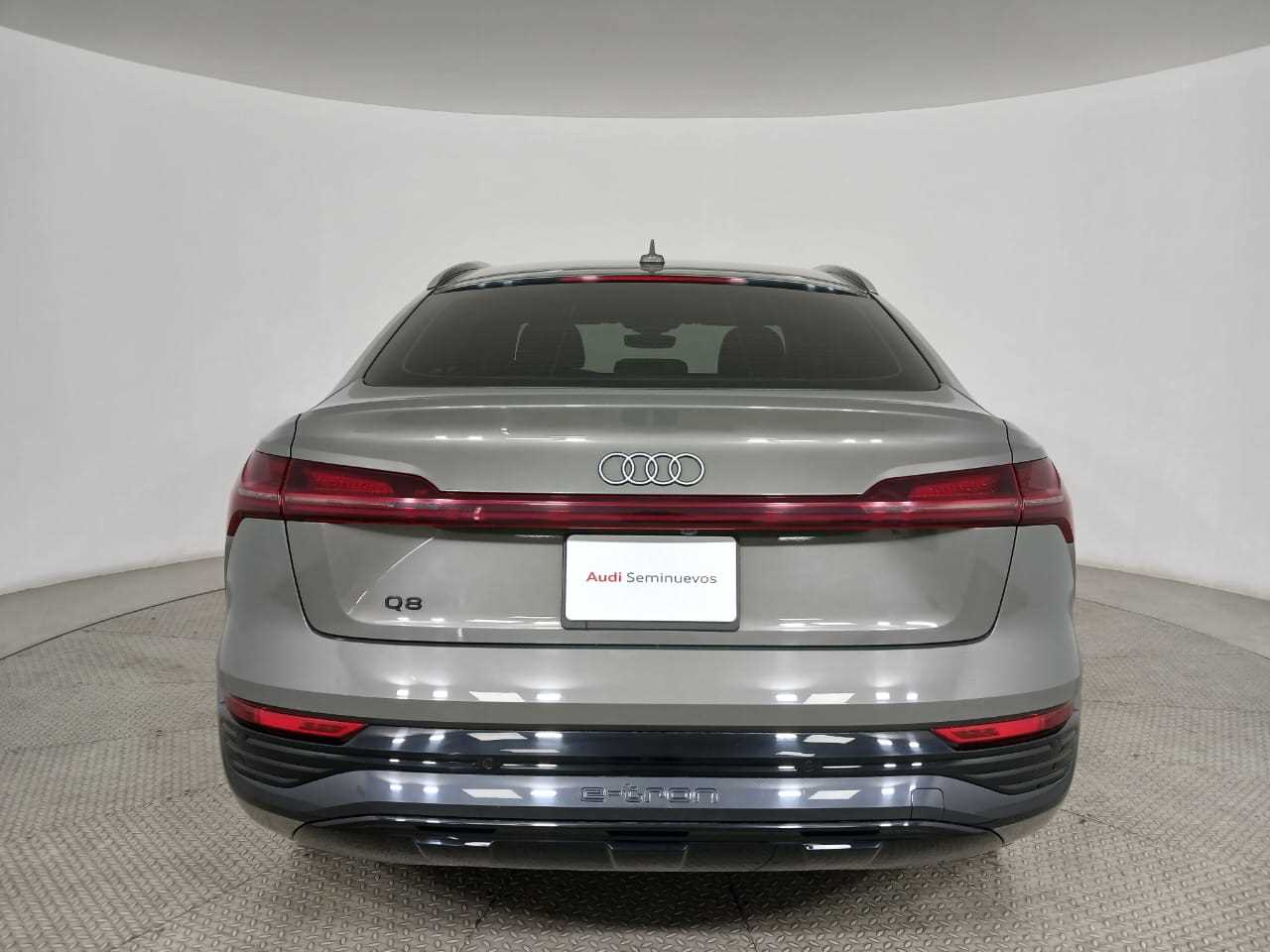 Audi Q8 E-Tron - One Q8 E-Tron