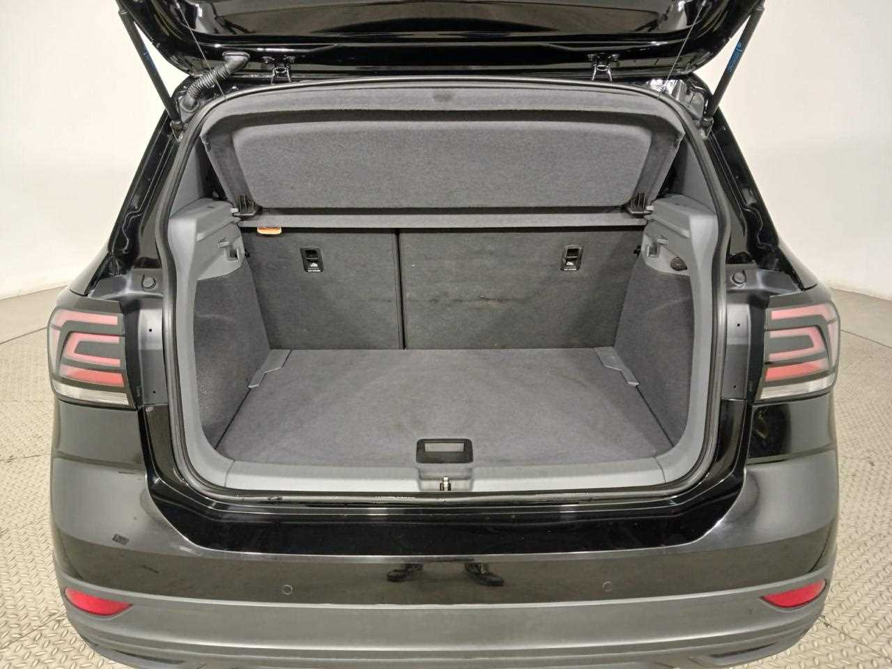 Volkswagen T-Cross - One T-Cross